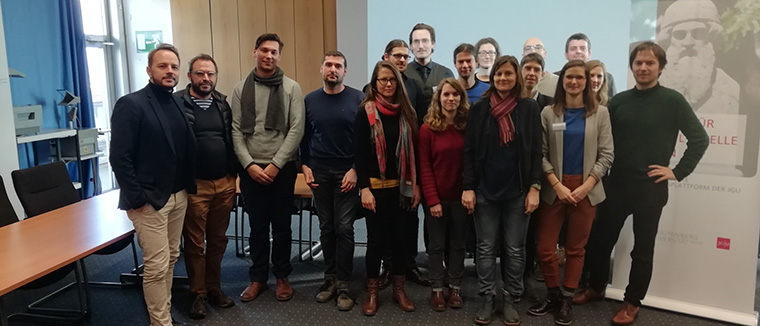 Nachwuchs-Tagung „Nähe suchen, Distanz wahren: Konfigurationen des filmischen Raums“ Nachwuchs-Tagung „Nähe suchen, Distanz wahren: Konfigurationen des filmischen Raums“